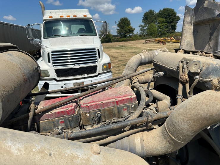 #32186-•-inop-1996-freightliner-usf-1e-t/a-sleeper-truck-tractor-vin:-1fuyddyb0tp728989-image-56