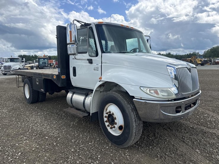 2005-international-durastar-4200-image-7