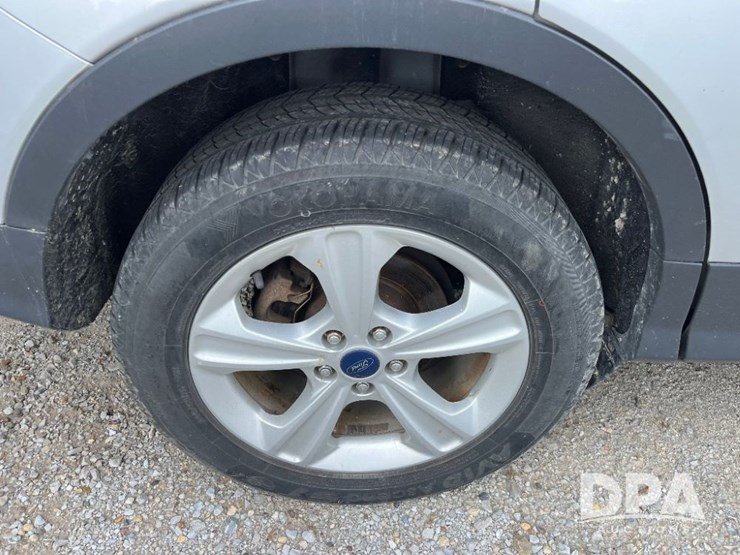 2015-ford-escape-se-image-23