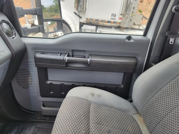 2011-ford-f550-image-49