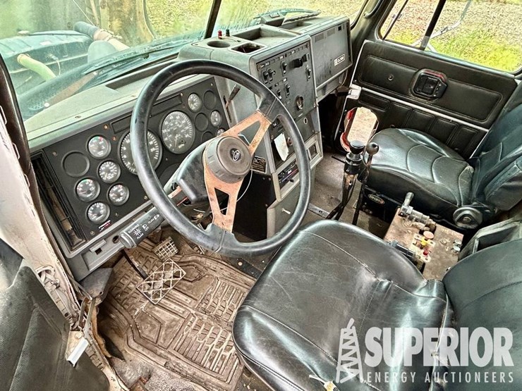 2001-mack-cl713-image-6