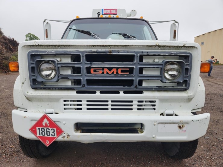#1647-•-1976-gmc-fuel-truck-image-8