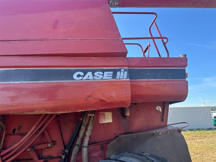 #32155-•-1997-case-international-2188-combine-image-17