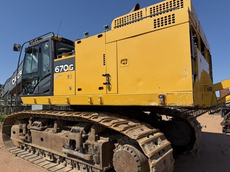 2020-deere-670g-lc-image-3