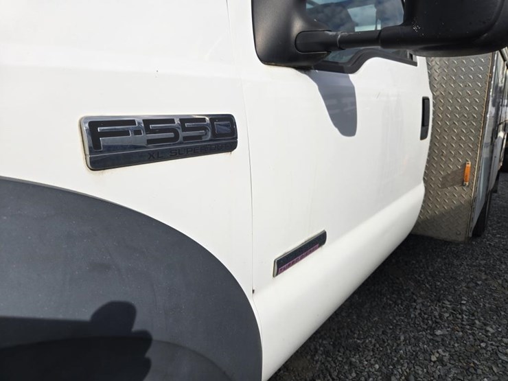 2006-ford-f550-image-14