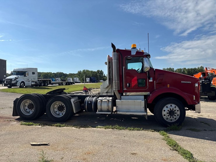2013-kenworth-t800-image-5