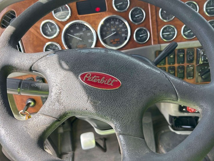 2006-peterbilt-379-image-11