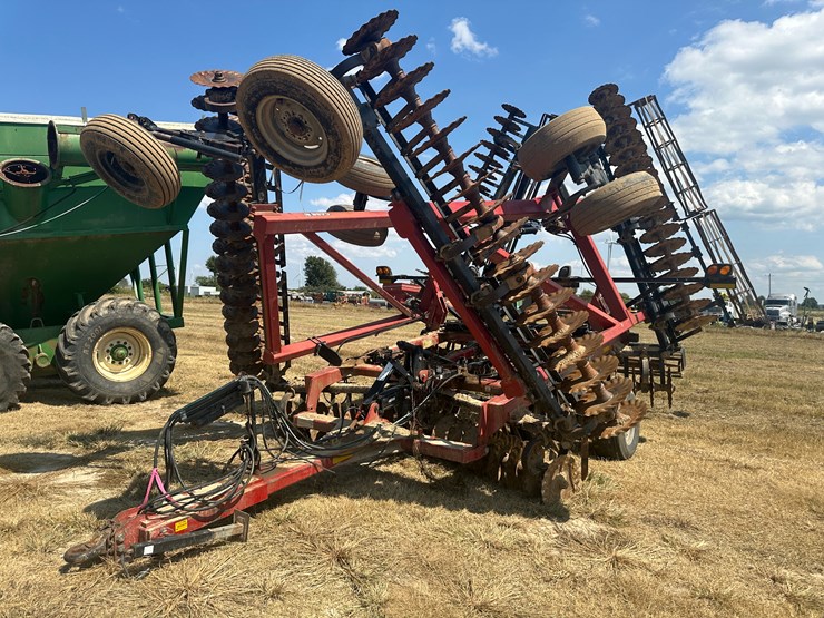 case-ih-330-image-1