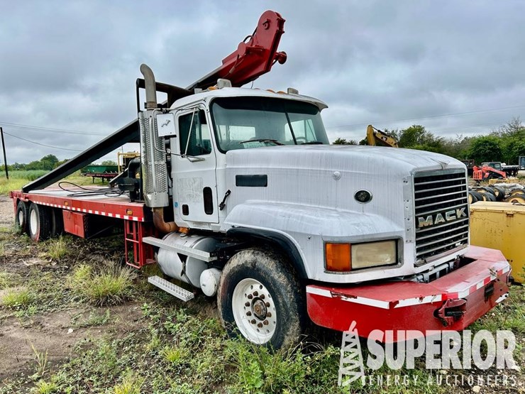 2001-mack-cl713-image-1