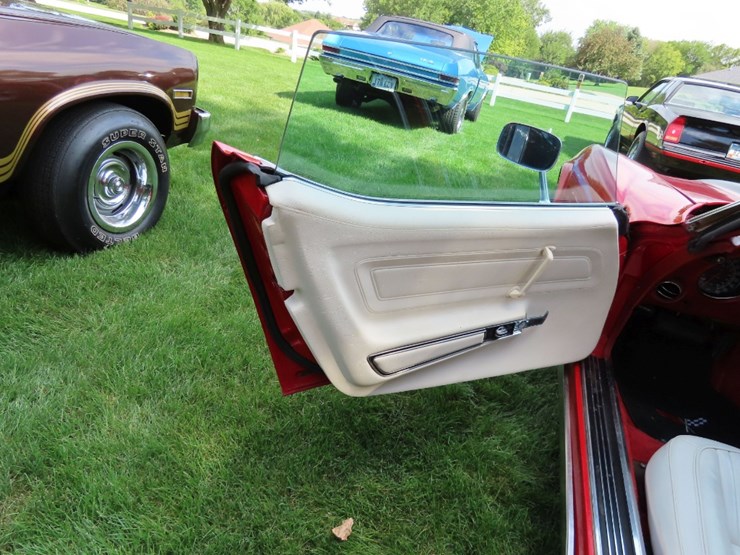 1976-chevrolet-corvette-stingray-image-13