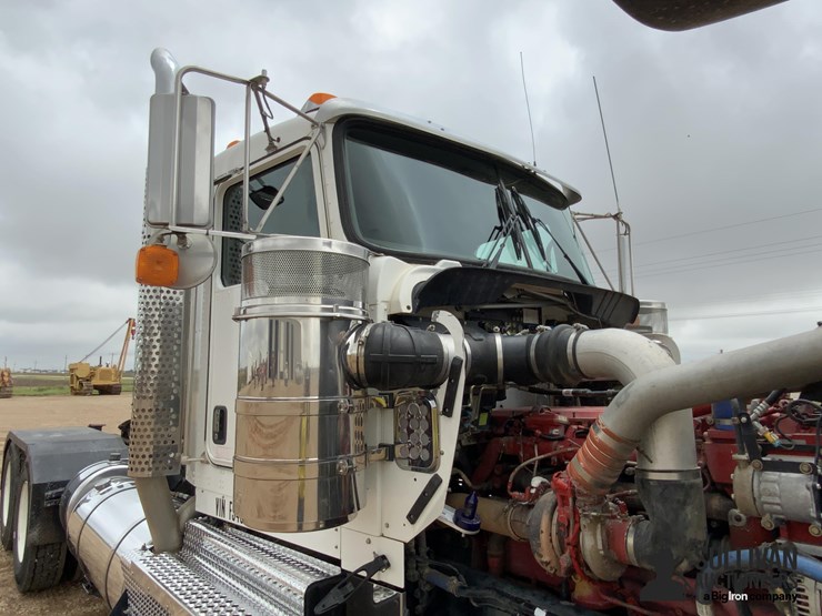2015-kenworth-w900-image-17