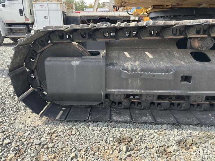 2011-caterpillar-320d-image-74