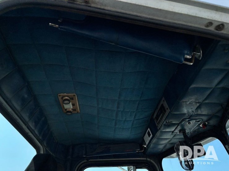 1986-peterbilt-359-image-70