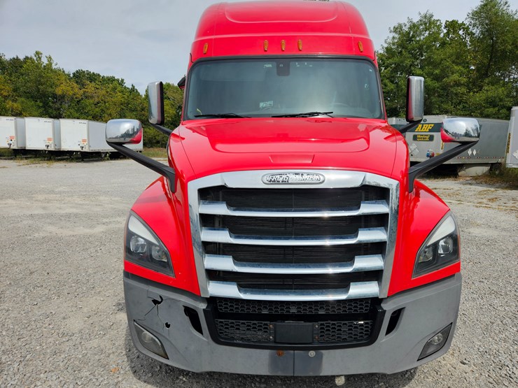 2019-freightliner-cascadia-126-image-29