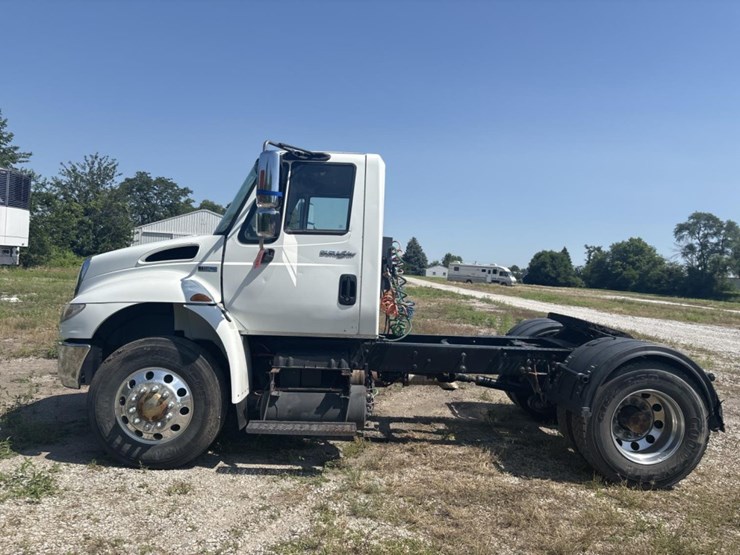 2014-international-durastar-4400-image-2