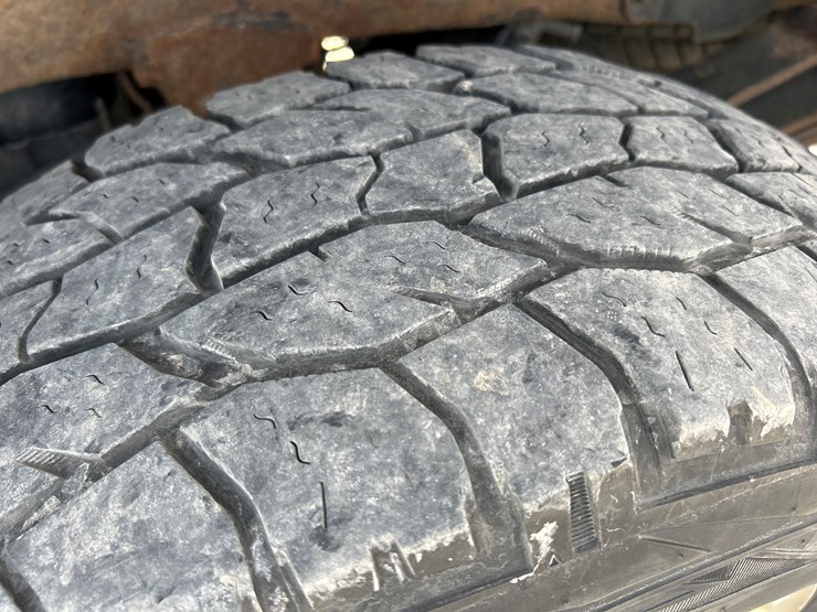 2014-chevrolet-3500-image-60