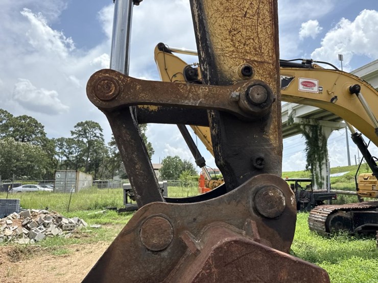 2015-komatsu-pc490-lc-11-image-13