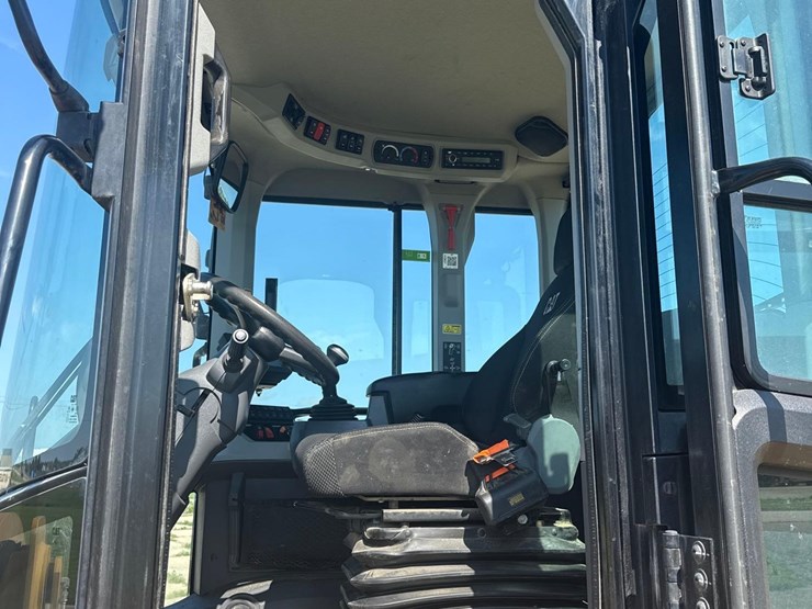 2023-caterpillar-930m-image-19