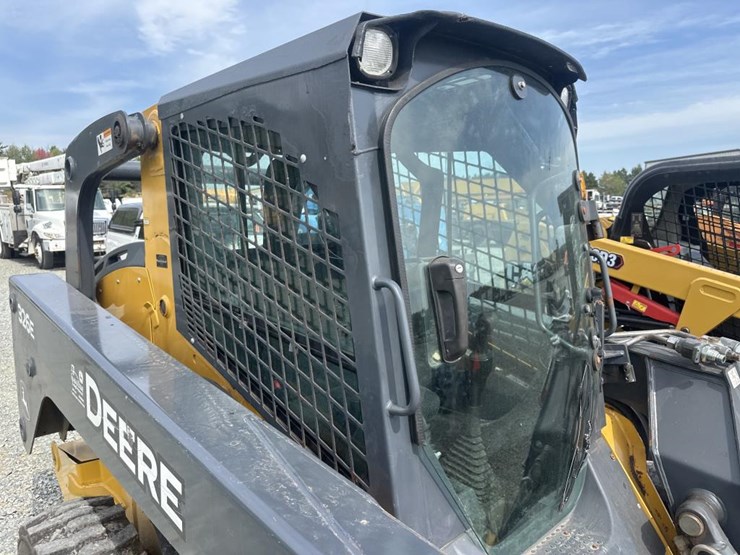 2014-deere-326e-image-9