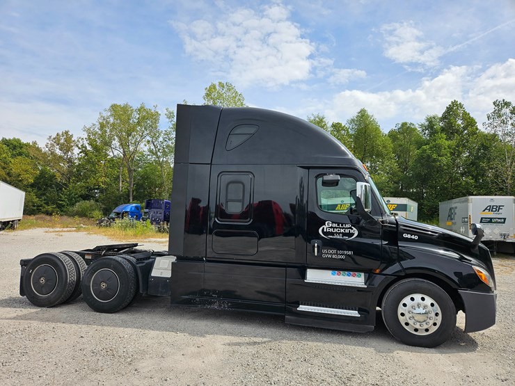 2018-freightliner-cascadia-126-image-23