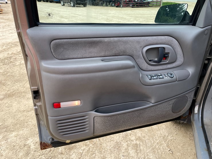 1999-gmc-2500-image-32