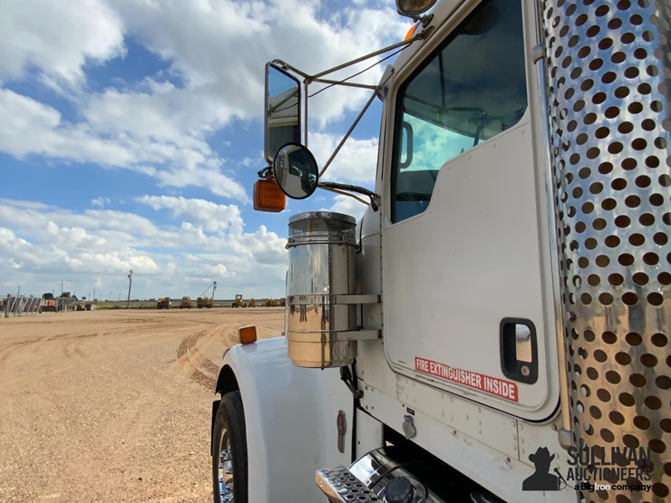 2008-kenworth-w900-image-10
