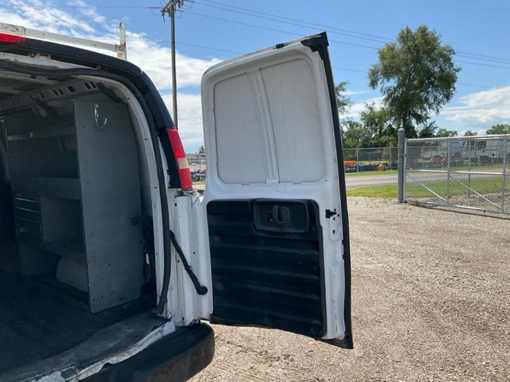 2013-chevrolet-express-g2500-image-64