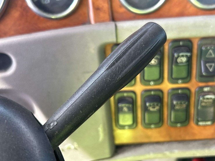 2006-peterbilt-379-image-13
