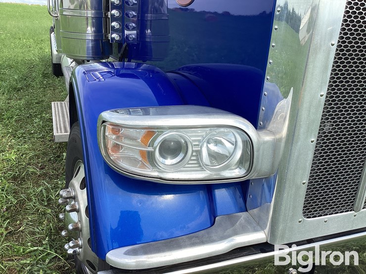 2023-peterbilt-389-image-13