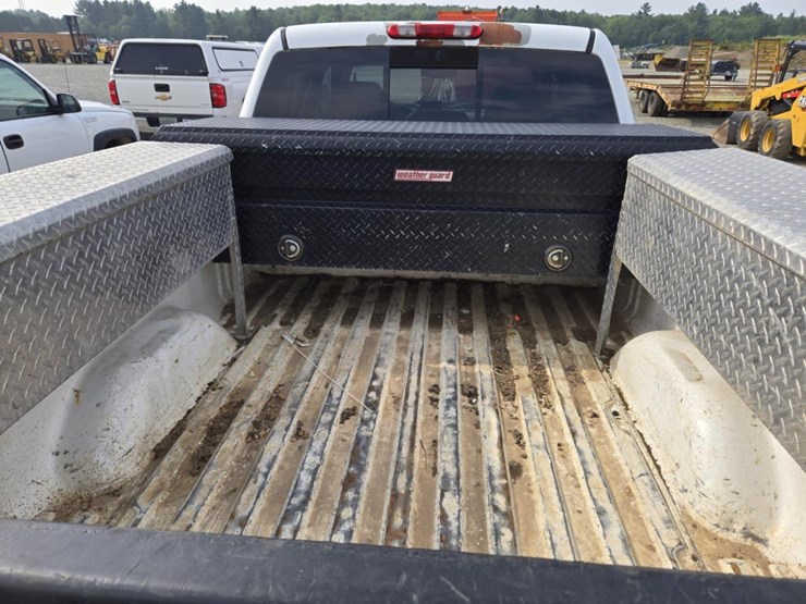2013-chevrolet-2500hd-image-29