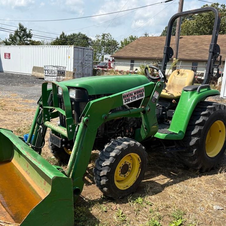 JOHN DEERE 3032E