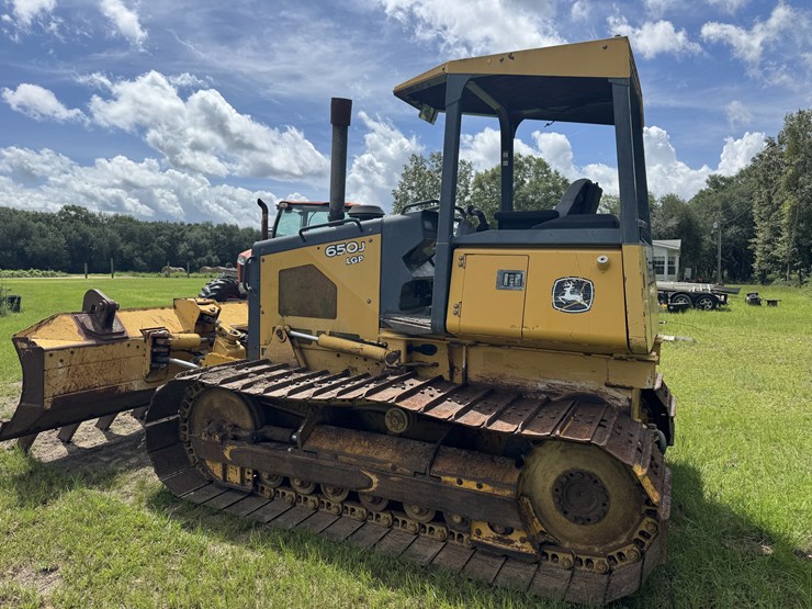2011-deere-650j-image-4