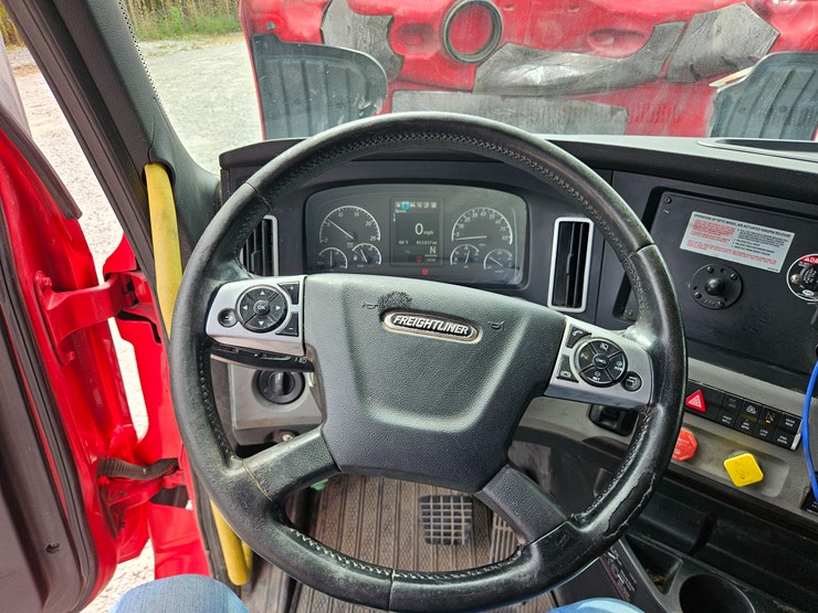 2019-freightliner-cascadia-126-image-63