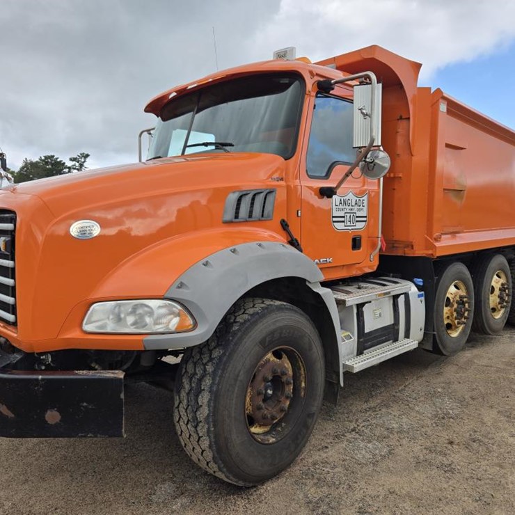 2015 MACK GRANITE GU813