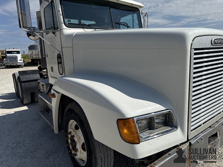 1998-freightliner-fld120-image-11
