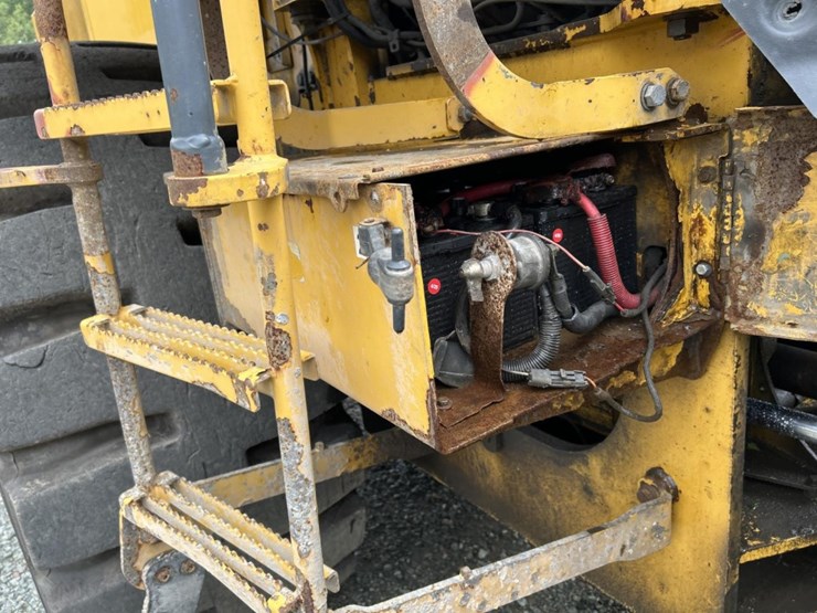 2014-deere-824k-image-32