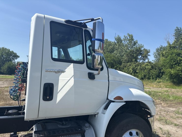 2014-international-durastar-4400-image-12