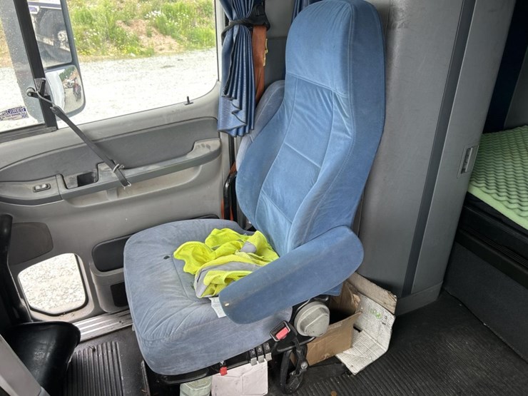 #5003-•-2009-freightliner-sleeper-cab-truck-tractor-image-38