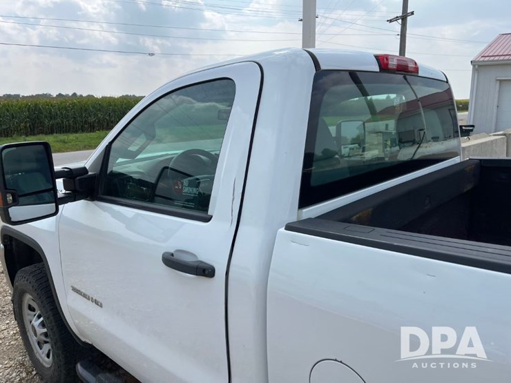 2017-gmc-3500-image-30
