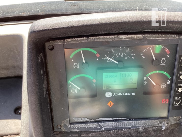 2015-deere-250d-ii-image-11