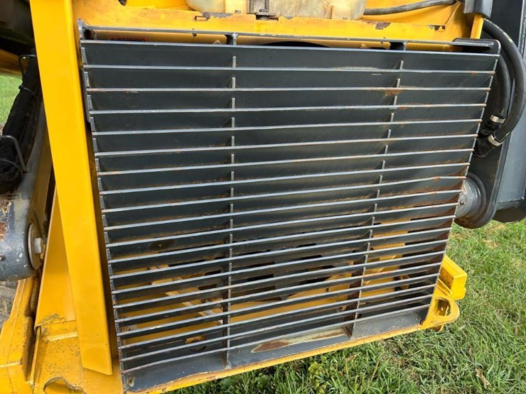 2012-deere-333d-image-33