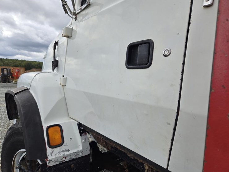 1995-ford-l9000-image-17
