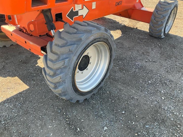 2010-jlg-m600jp-image-8