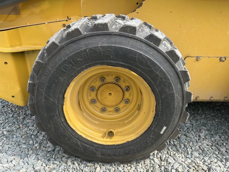 2014-deere-326e-image-59