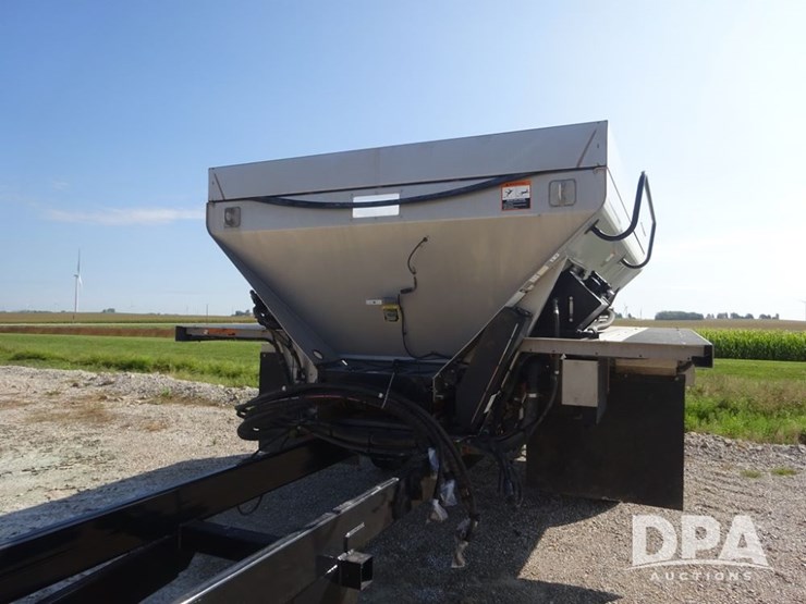 2021-john-deere-f4365-image-4