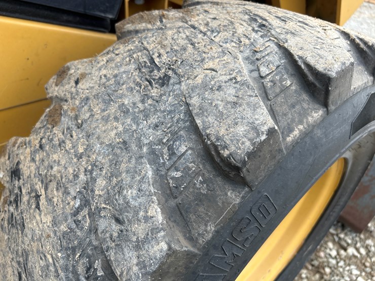 2021-caterpillar-236d3-image-54