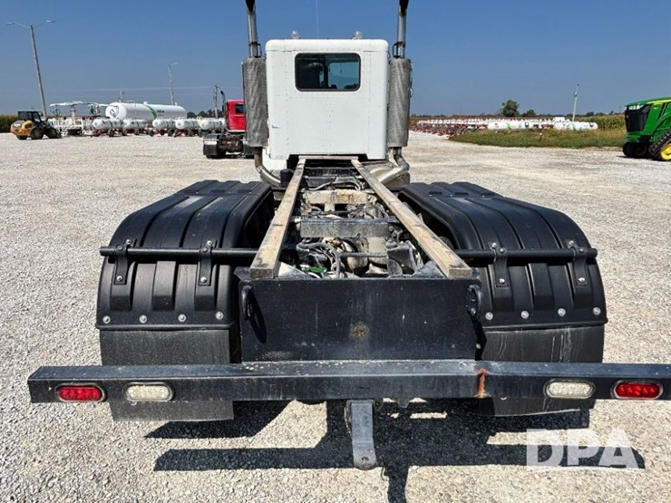 1986-peterbilt-359-image-11