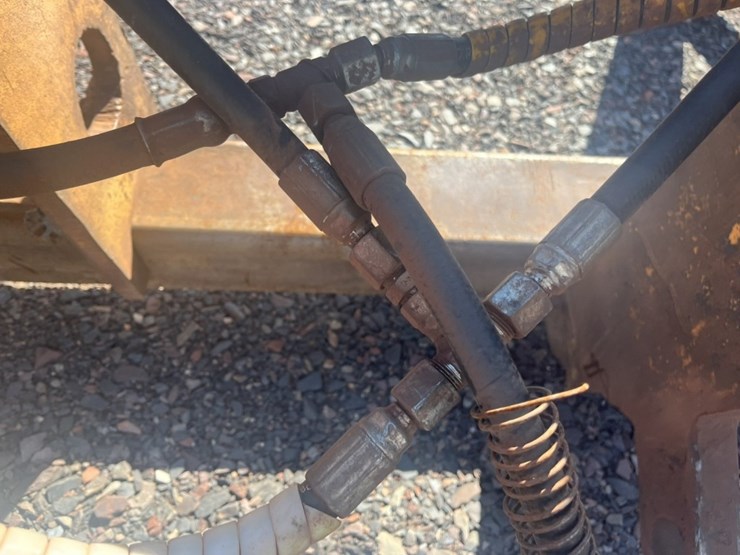 #2676-•-jrb-approx-96“-loader-grapple-image-8
