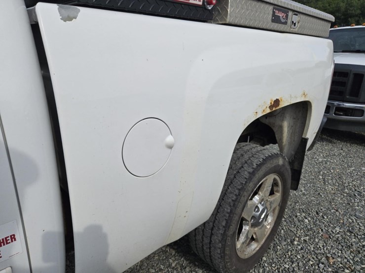 2013-chevrolet-2500hd-image-25