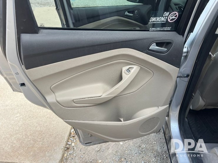 2015-ford-escape-se-image-31